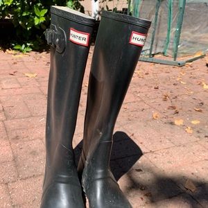 Hunter tall rain boots ☔️